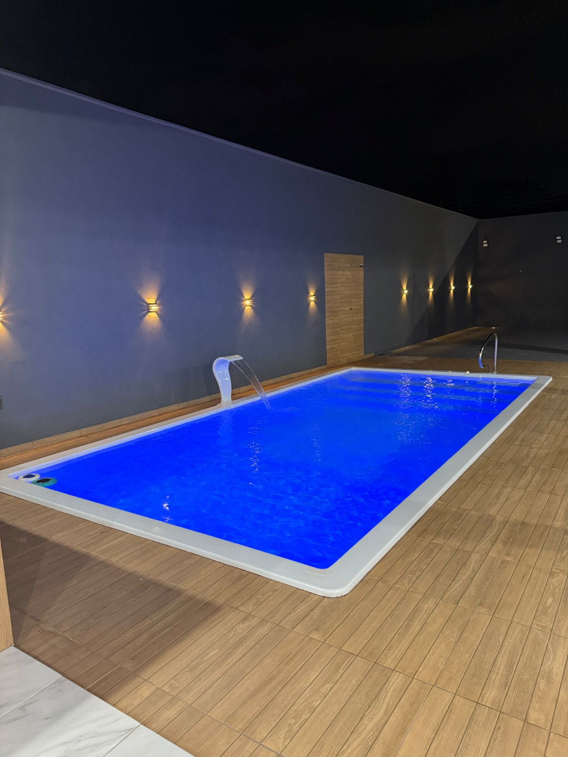 Piscina iluminada